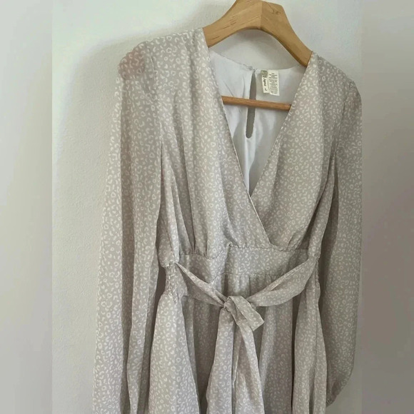 Japna Tan and White Leopard Print Lined Long Sleeve Dress Size Large - Picture 4 of 9